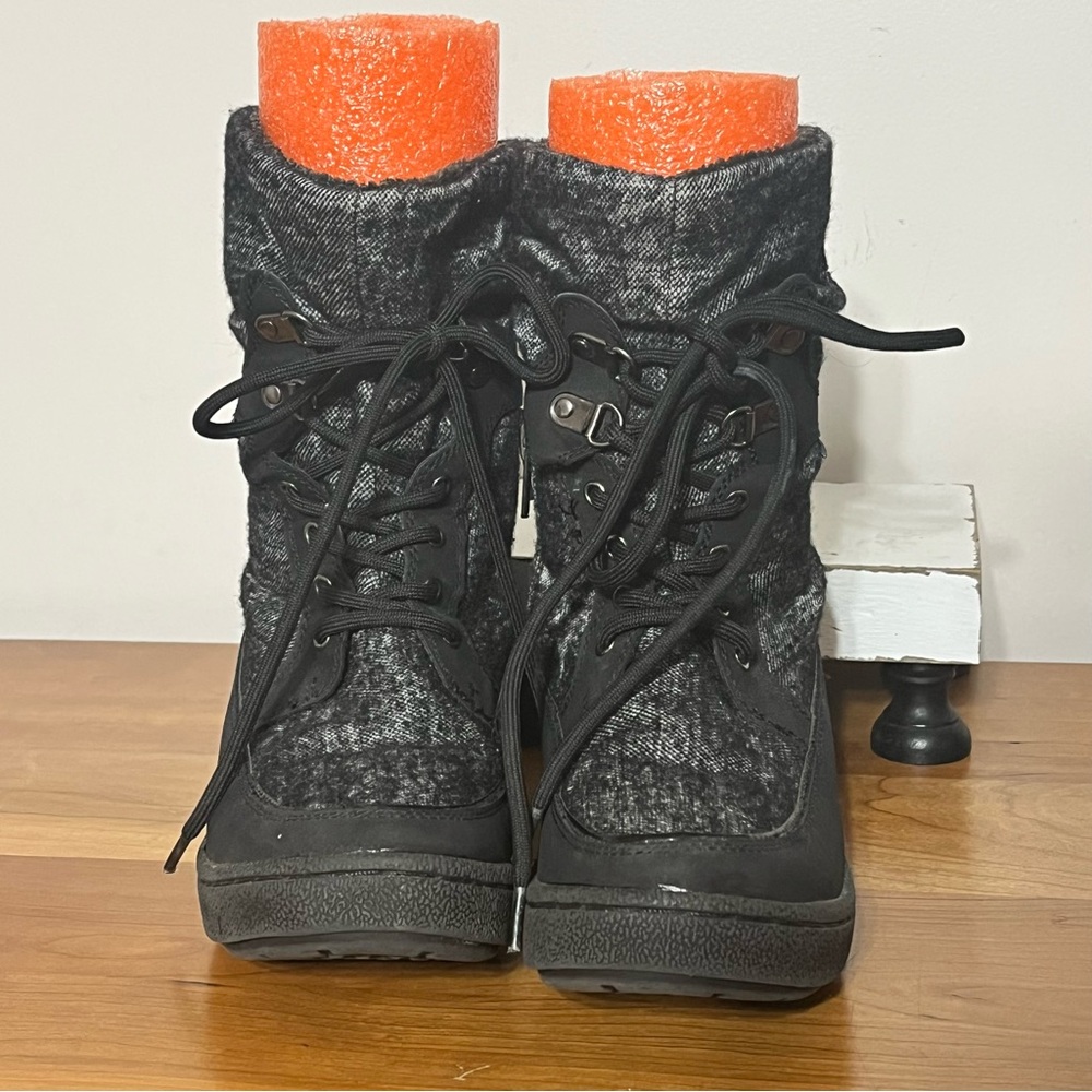 Rocket Dog Size 8 Cuffed Gray & Black Lace-Up Cloth Combat Style Ankle Boots - Picture 4 of 8